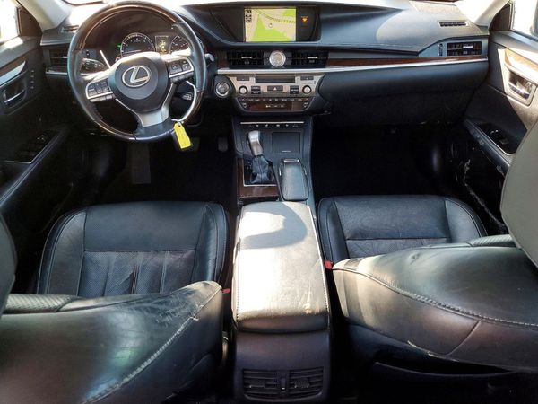 2018 LEXUS ES