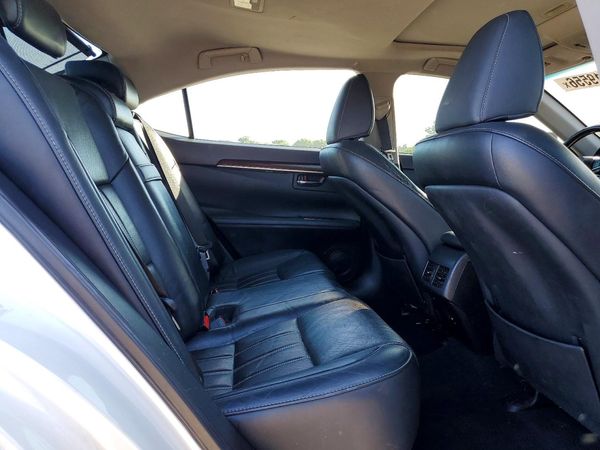 2018 LEXUS ES