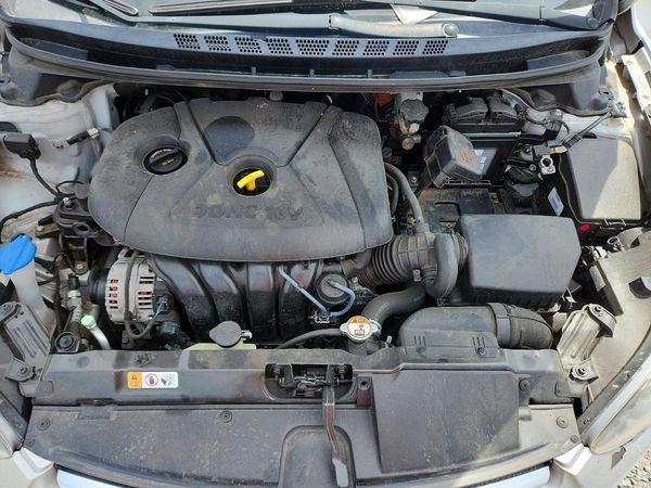2015 HYUNDAI ELANTRA GLS(Middle)