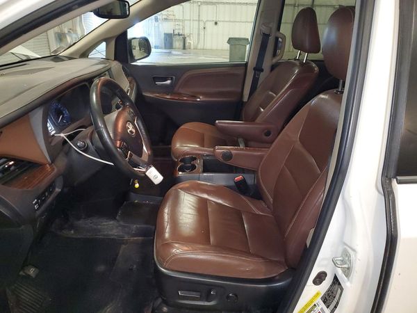 2015 TOYOTA SIENNA