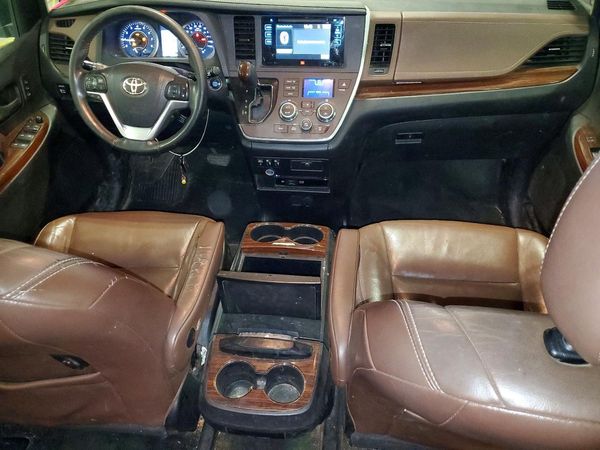 2015 TOYOTA SIENNA