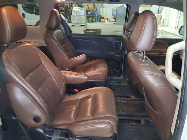 2015 TOYOTA SIENNA