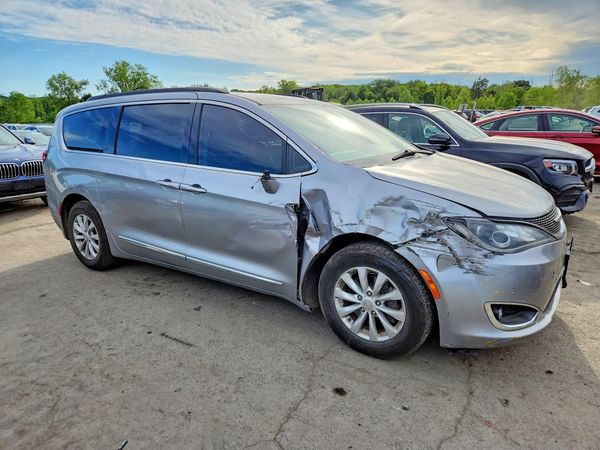 2017 CHRYSLER PACIFICA Touring L