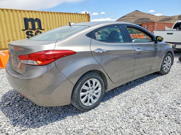 2013 HYUNDAI ELANTRA