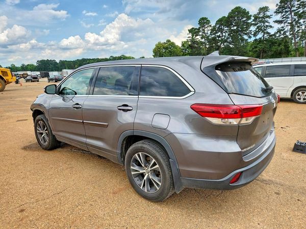 2017 TOYOTA HIGHLANDER LE/LE Plus