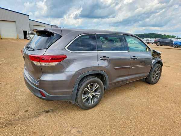 2017 TOYOTA HIGHLANDER LE/LE Plus