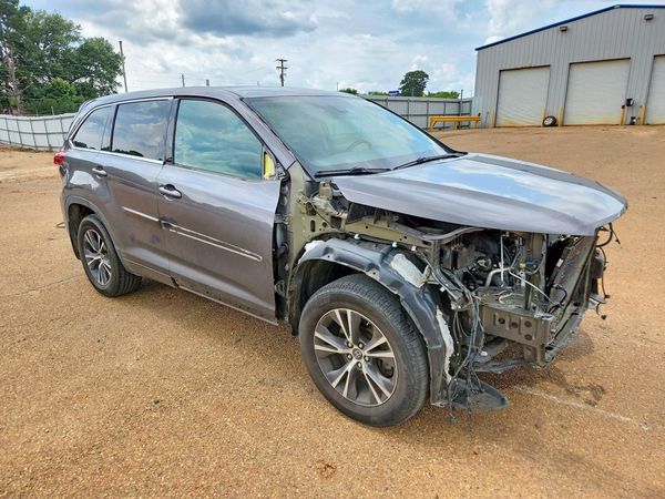 2017 TOYOTA HIGHLANDER LE/LE Plus