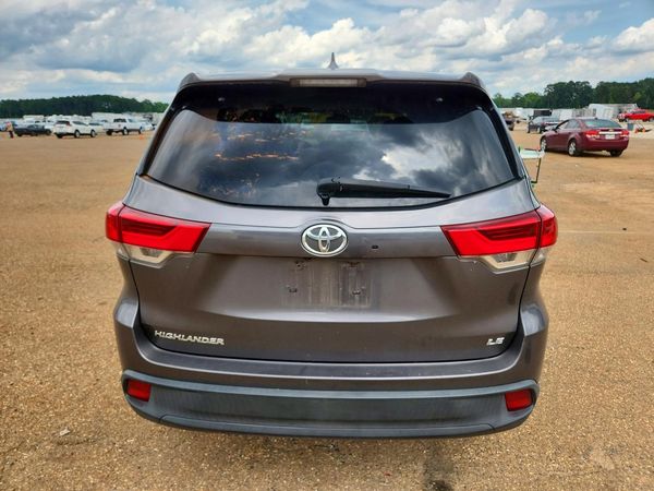 2017 TOYOTA HIGHLANDER LE/LE Plus