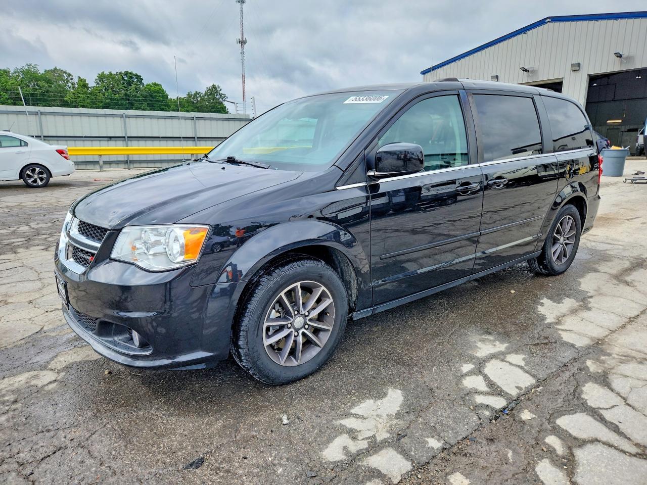 2017 DODGE GRAND CARAVAN SXT — Front 3/4