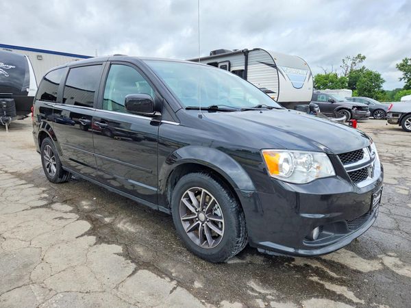 2017 DODGE GRAND CARAVAN SXT — Passenger 3/4