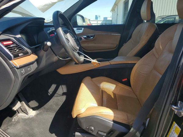 2016 VOLVO XC90