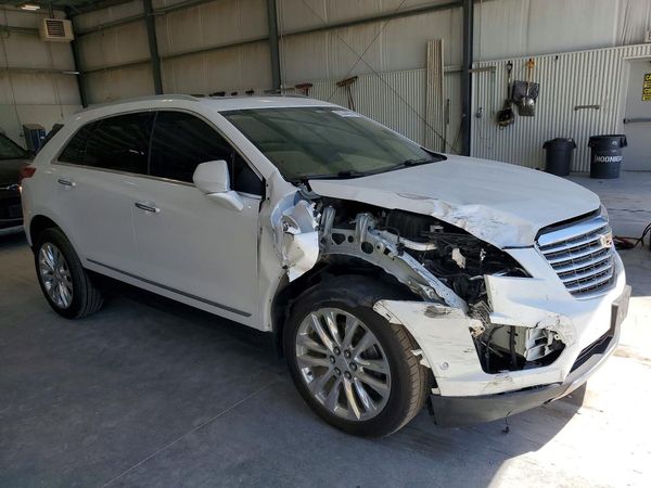 2017 CADILLAC XT5 Platinum