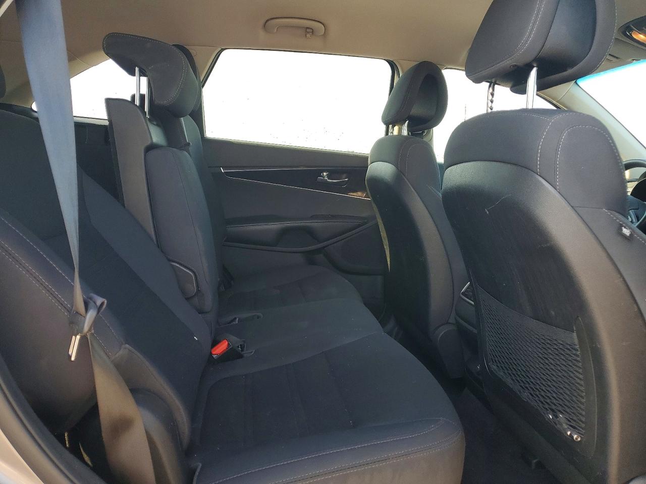2016 KIA SORENTO L / LX