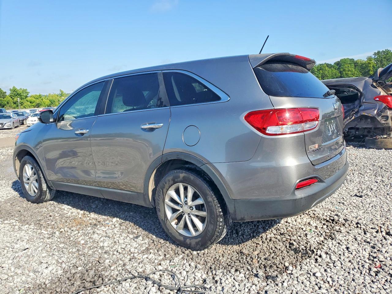 2016 KIA SORENTO L / LX