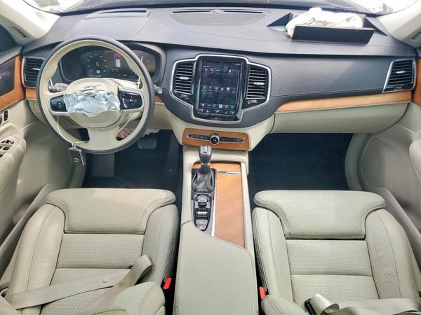 2020 VOLVO XC90