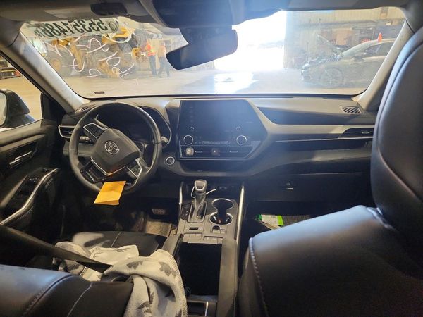 2021 TOYOTA HIGHLANDER
