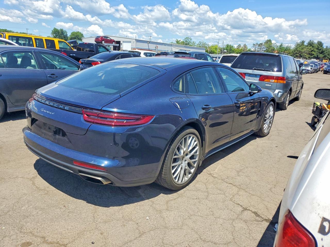 2018 PORSCHE PANAMERA Base / 4