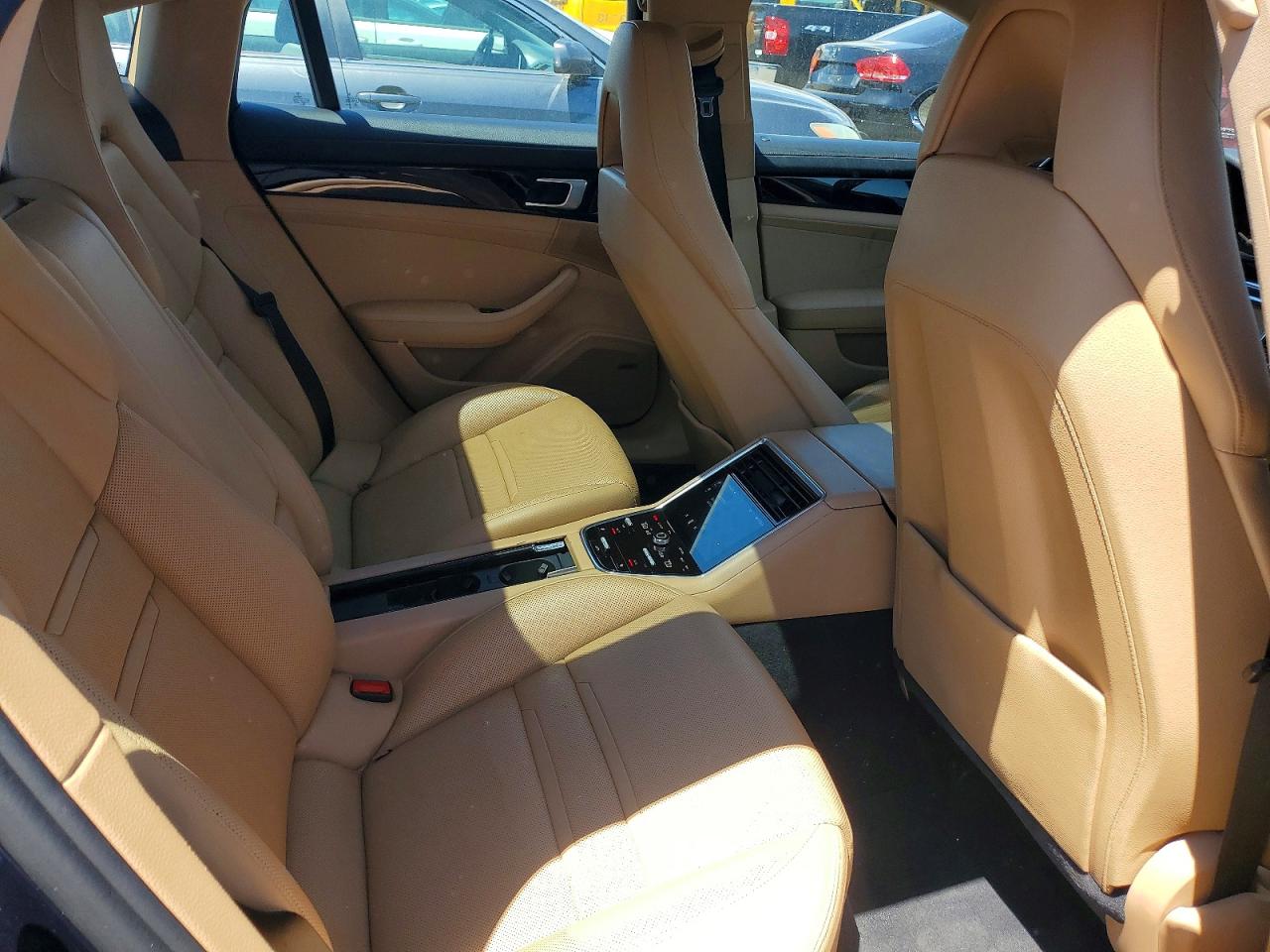 2018 PORSCHE PANAMERA Base / 4