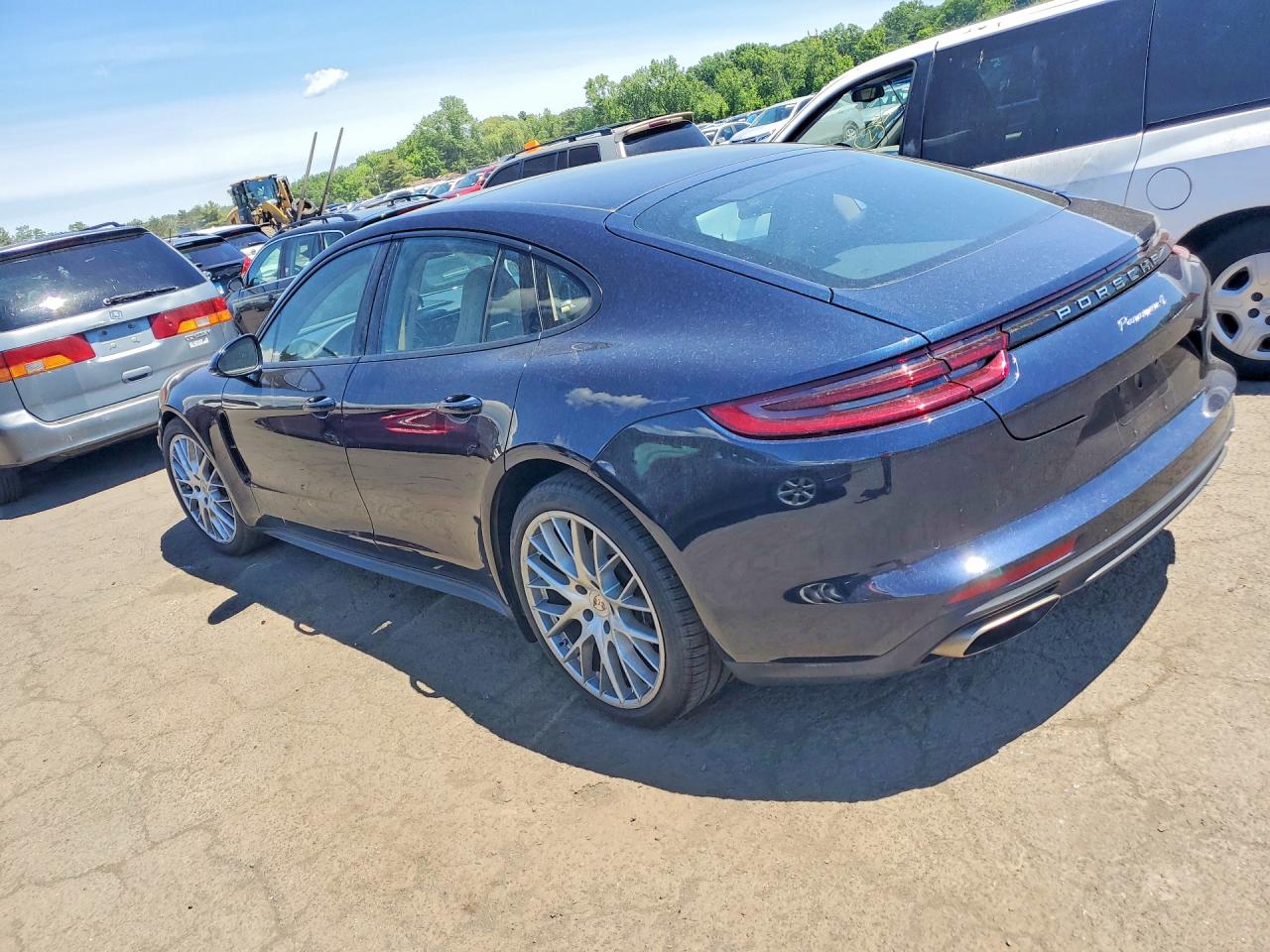 2018 PORSCHE PANAMERA Base / 4