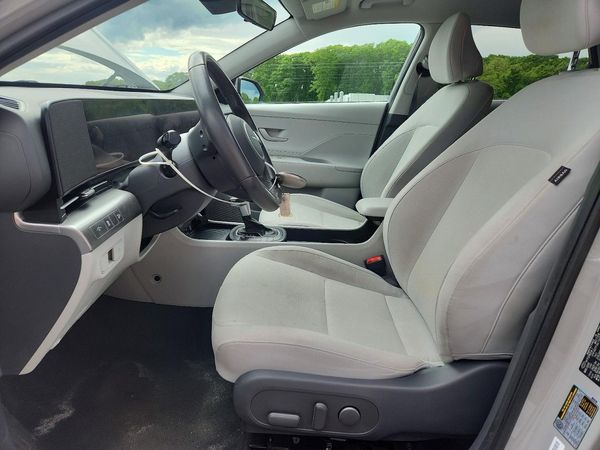2024 HYUNDAI KONA SE