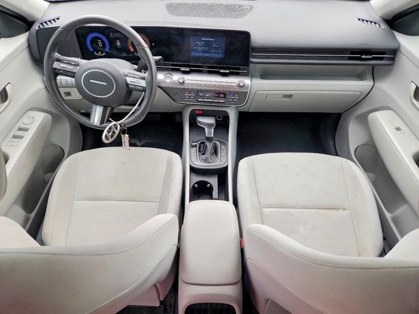 2024 HYUNDAI KONA SE