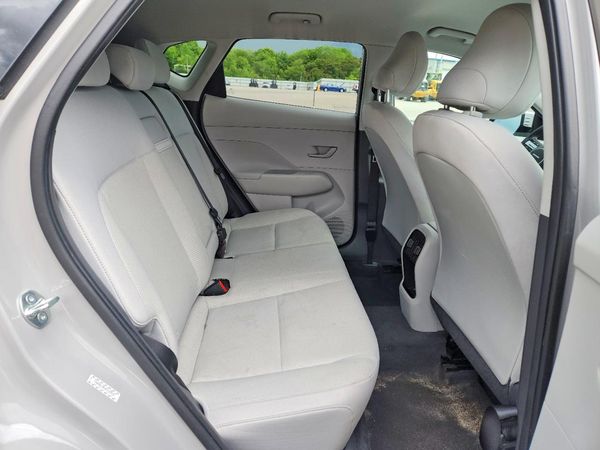 2024 HYUNDAI KONA SE