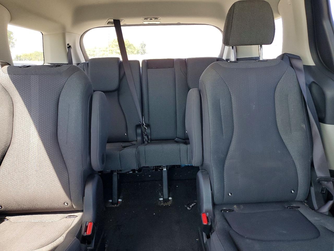 2024 KIA CARNIVAL LX, LX Seat Package