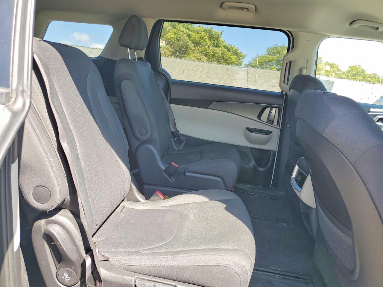 2024 KIA CARNIVAL LX, LX Seat Package