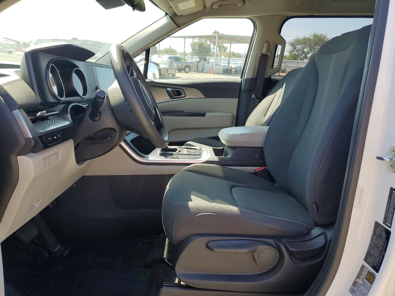 2024 KIA CARNIVAL LX, LX Seat Package