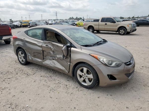 2013 HYUNDAI ELANTRA