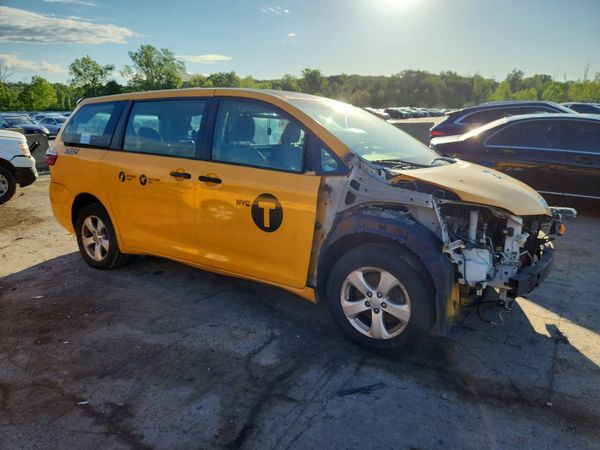 2016 TOYOTA SIENNA — Passenger 3/4