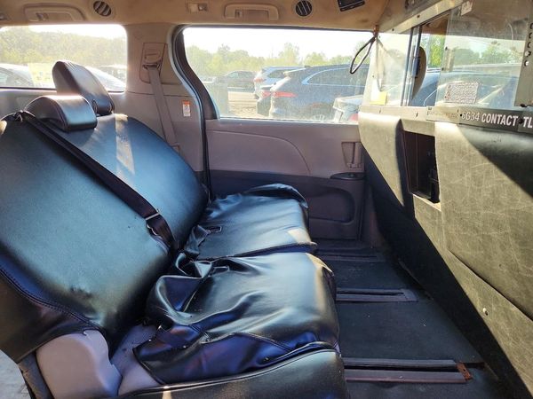 2016 TOYOTA SIENNA — PSRS
