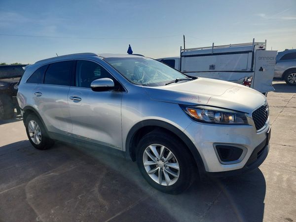 2018 KIA SORENTO L, LX — Passenger 3/4