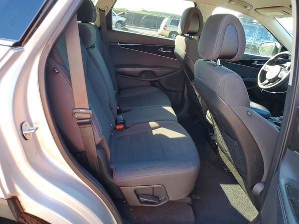 2016 KIA SORENTO L / LX