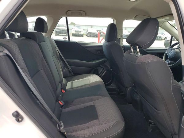 2022 SUBARU OUTBACK Base