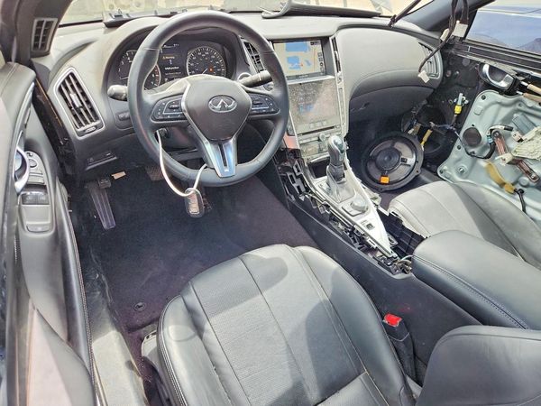 2022 INFINITI Q60 LUXE