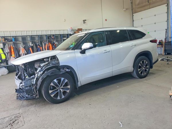 2021 TOYOTA HIGHLANDER XLE Nav