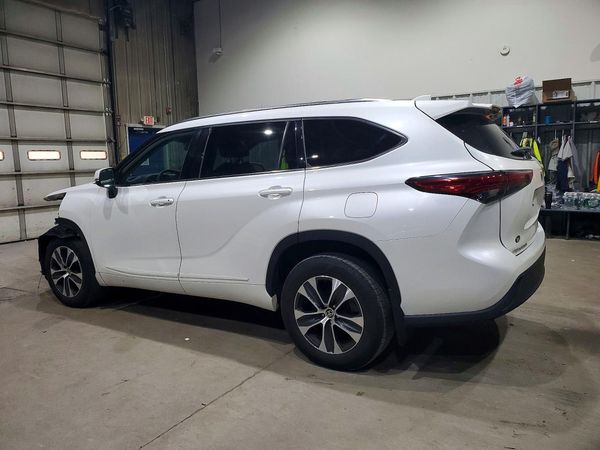 2021 TOYOTA HIGHLANDER XLE Nav