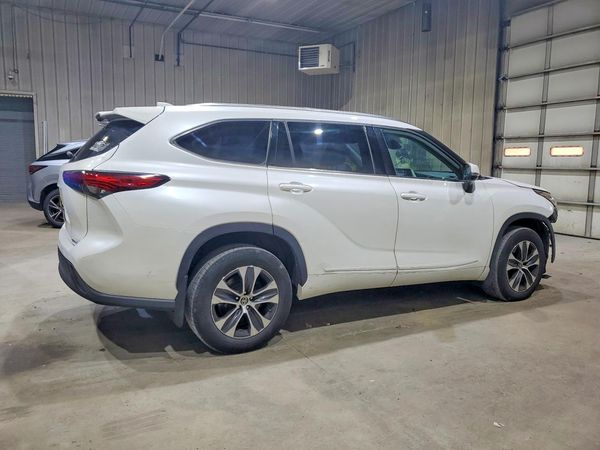 2021 TOYOTA HIGHLANDER XLE Nav