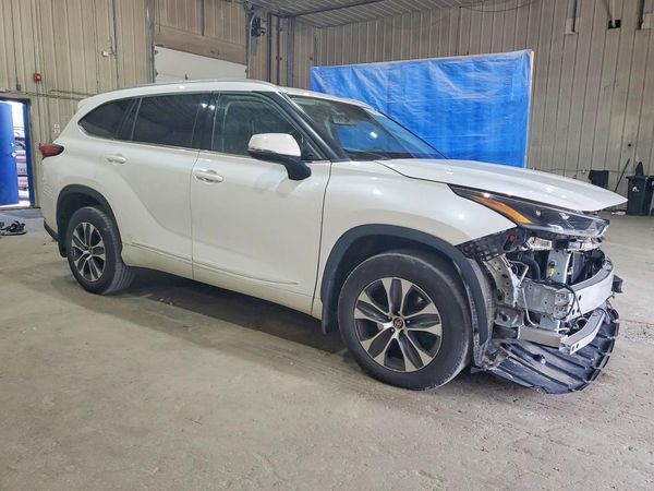 2021 TOYOTA HIGHLANDER XLE Nav