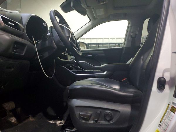 2021 TOYOTA HIGHLANDER XLE Nav