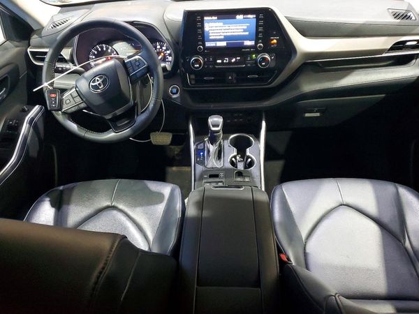 2021 TOYOTA HIGHLANDER XLE Nav
