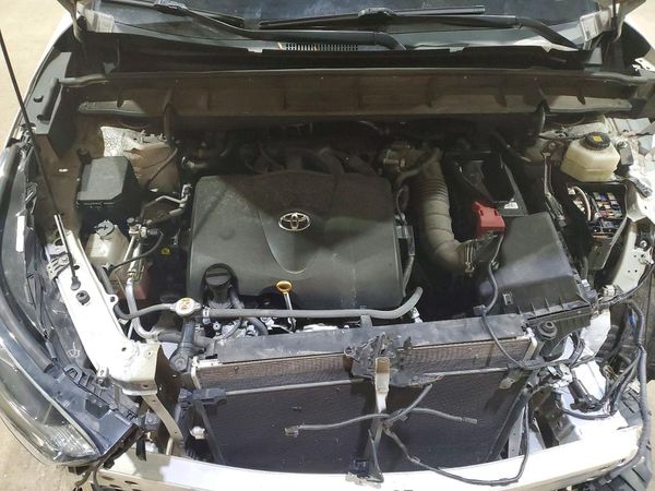 2021 TOYOTA HIGHLANDER XLE Nav