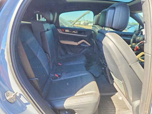 2024 PORSCHE CAYENNE S Coupe