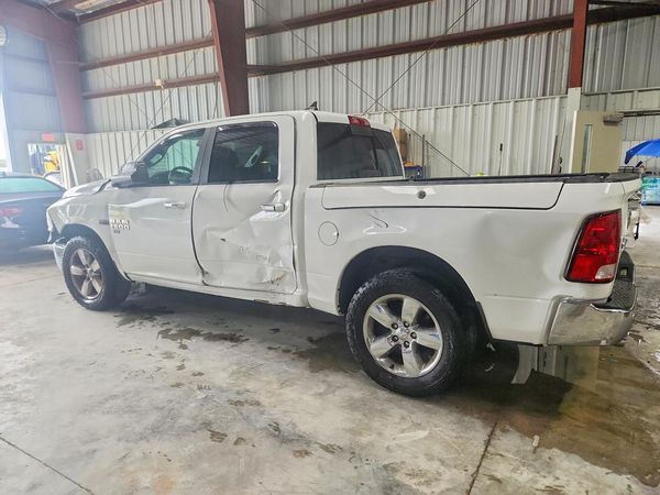 2016 RAM 1500 SLT