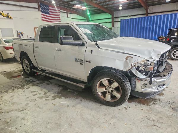 2016 RAM 1500 SLT