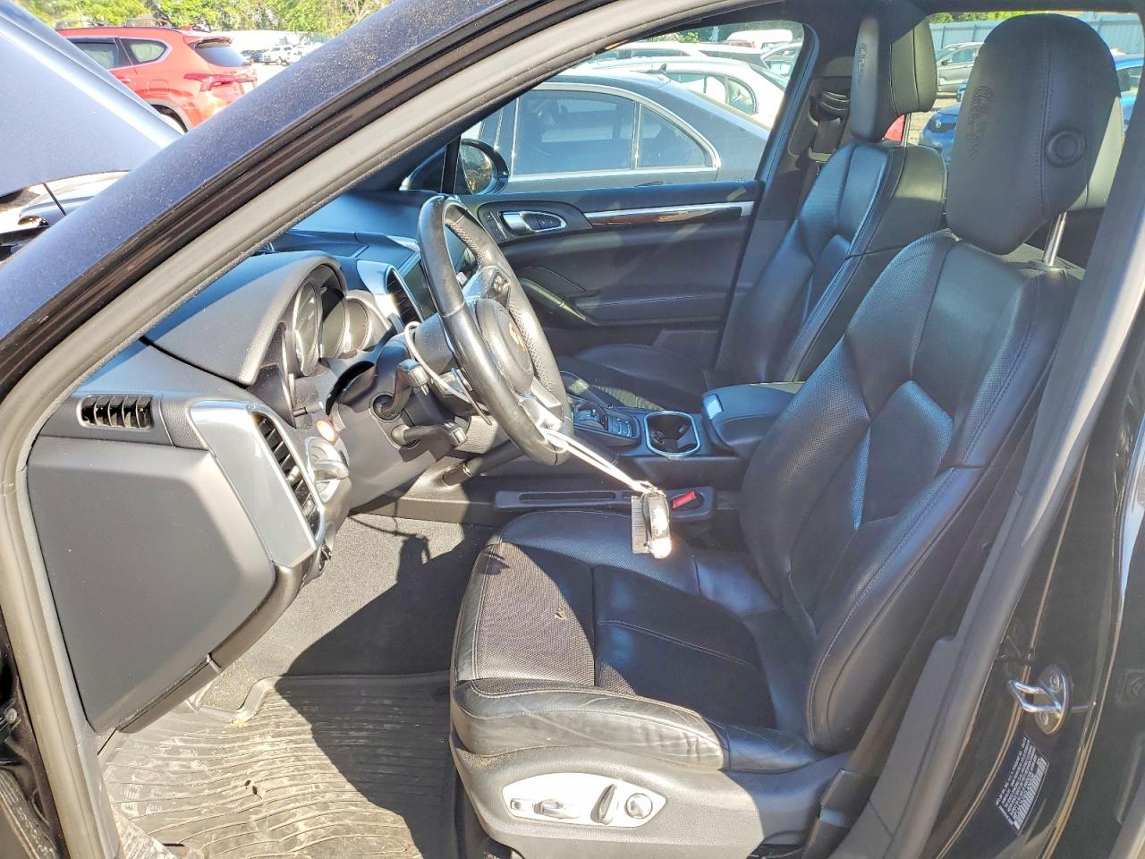 2016 PORSCHE CAYENNE