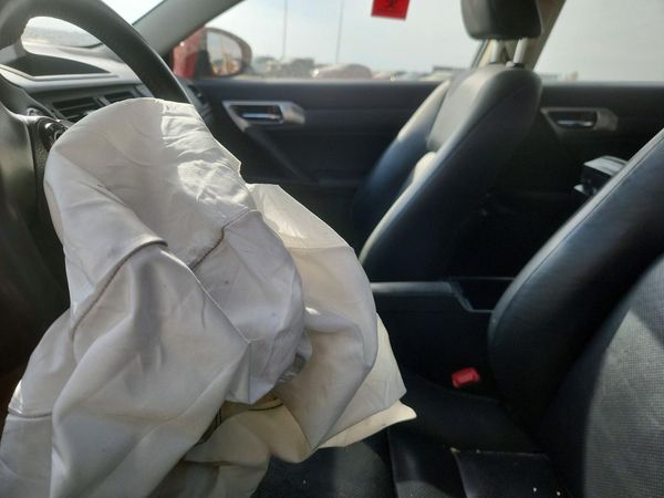 2015 LEXUS CT 200 200h — DENT