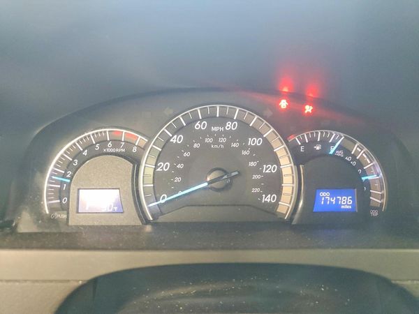 2014 TOYOTA CAMRY