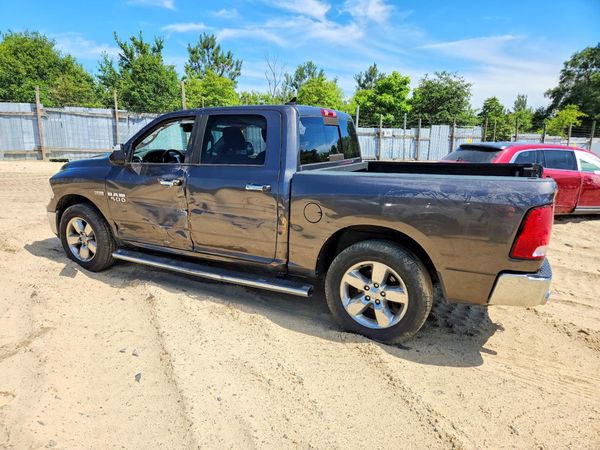 2017 RAM 1500 SLT CREW CAB 4X4